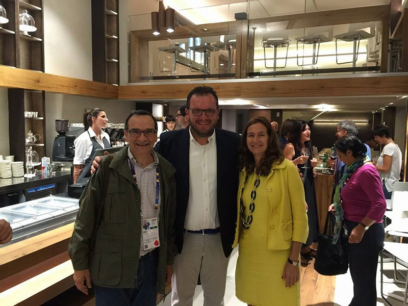 Ignazio Cirronis (Copagri Sardegna) con l’assessore dell’Agricoltura Elisabetta Falchi, e l’amministratore delegato di LOVE IT Marcello Melda