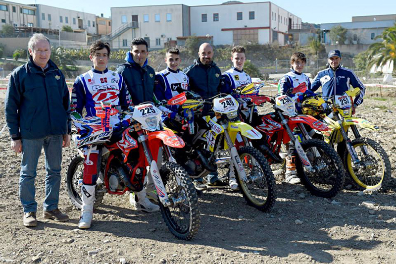 Da sinistra: Franco Gualdi (Coordinatore Enduro FMI), Andrea Verona, il Tecnico FMI Alex Zanni, Claudio Spanu, il Tecnico FMI Cristian Rossi, Giovanni Bonazzi, Gianluca Caroli, Simone Albergoni