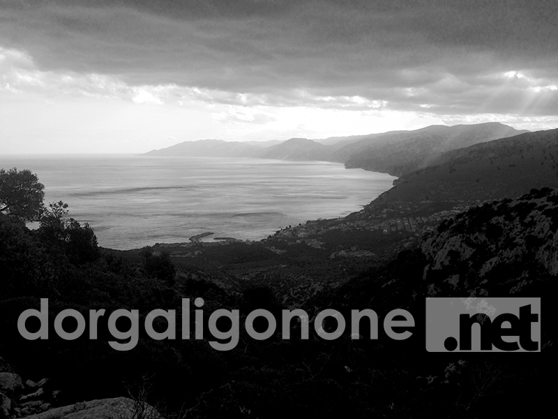 Cala Gonone da Ghirveri, dicembre 2015 - Foto: La Redazione