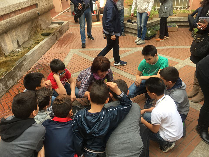 Studenti in Piazza Funtana a Dorgali, 16 aprile 2016 - Foto: Comitato Biodiversità Dorgali